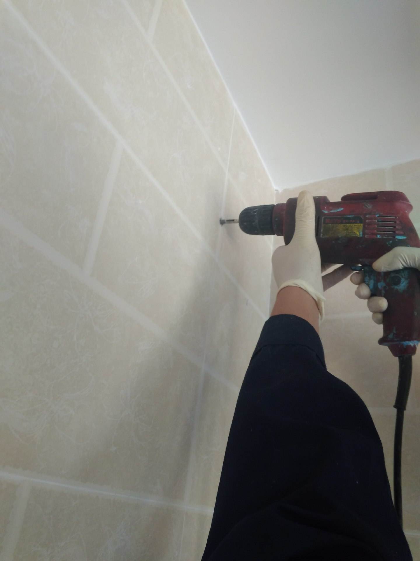 有修补瓷砖的吗(有没有修补瓷砖的东西)